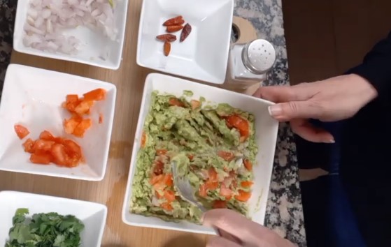 How to Make Fresh Homemade Guacamole